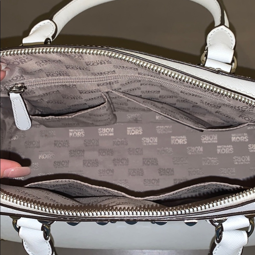 Michael Kors Purse! - Picture 4 of 5
